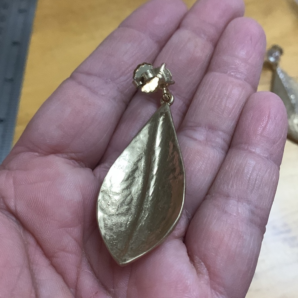 Costume Gold Tone and Rhinestone Crystals Large Tear Drop Pierced Earrings EUC - Picture 5 of 7